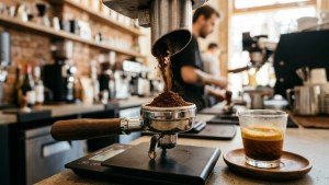 Cách chỉnh độ mịn máy xay cà phê Espresso chuẩn tỷ lệ vàng 1:2